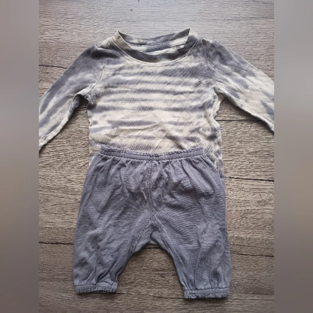 Little Peanut Peek Outfit